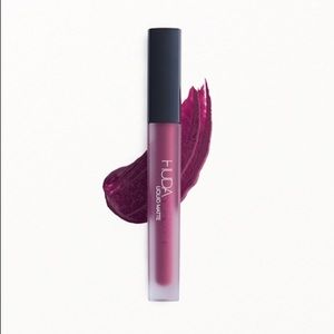 Huda Beauty Liquid Matte Lipstick in Material Girl